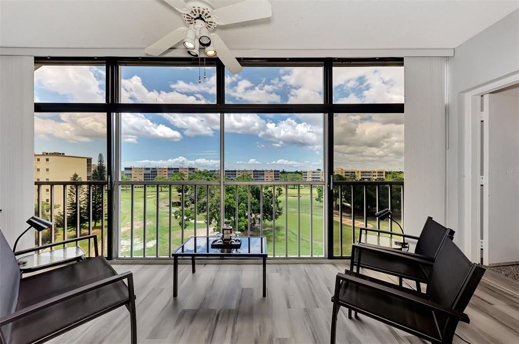For Sale: $214,900 (2 beds, 2 baths, 1008 Square Feet)
