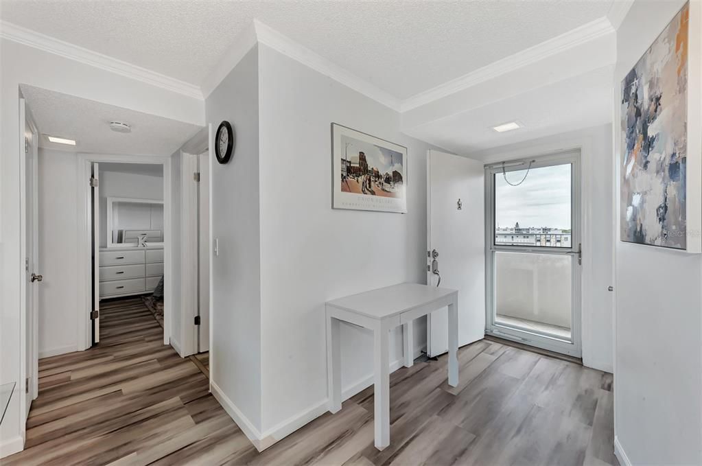 For Sale: $214,900 (2 beds, 2 baths, 1008 Square Feet)