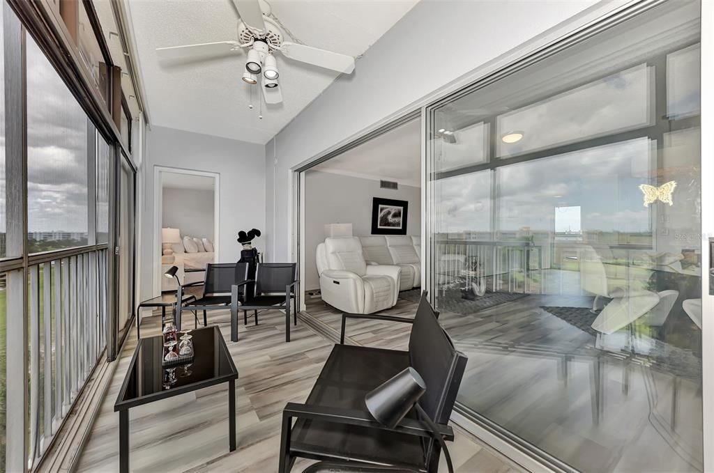 For Sale: $214,900 (2 beds, 2 baths, 1008 Square Feet)