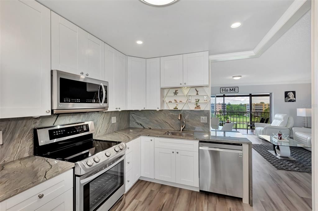 For Sale: $214,900 (2 beds, 2 baths, 1008 Square Feet)