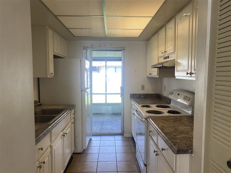 For Sale: $169,900 (2 beds, 2 baths, 875 Square Feet)