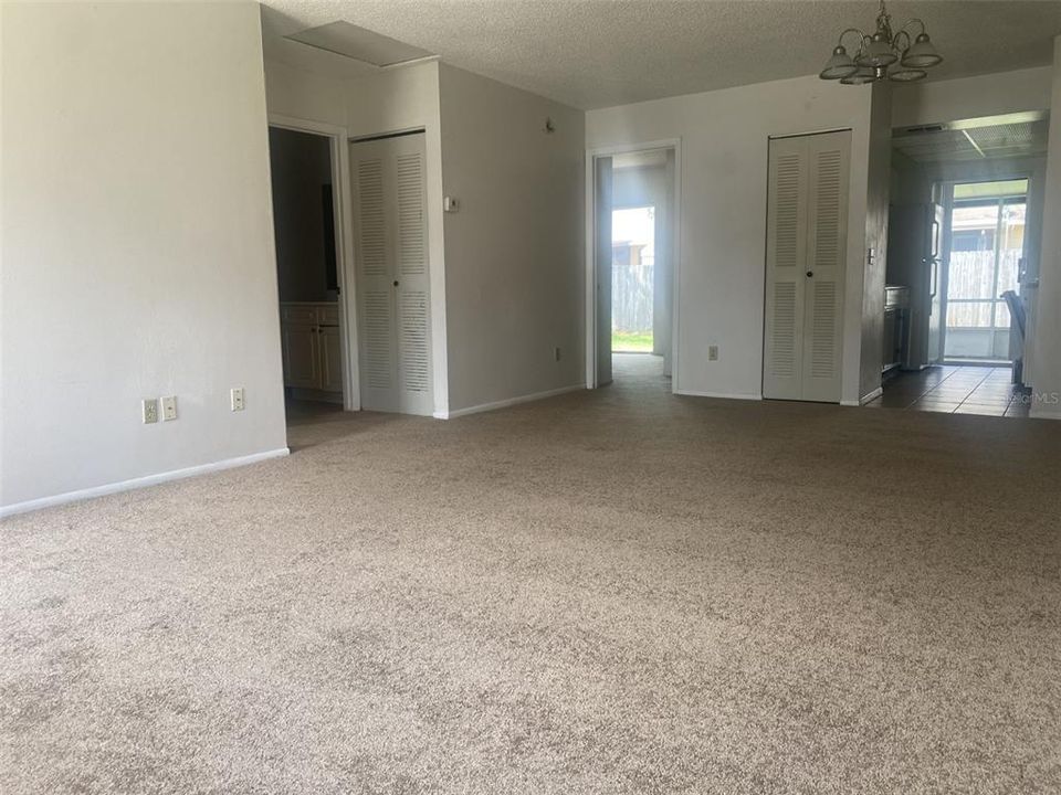 For Sale: $169,900 (2 beds, 2 baths, 875 Square Feet)