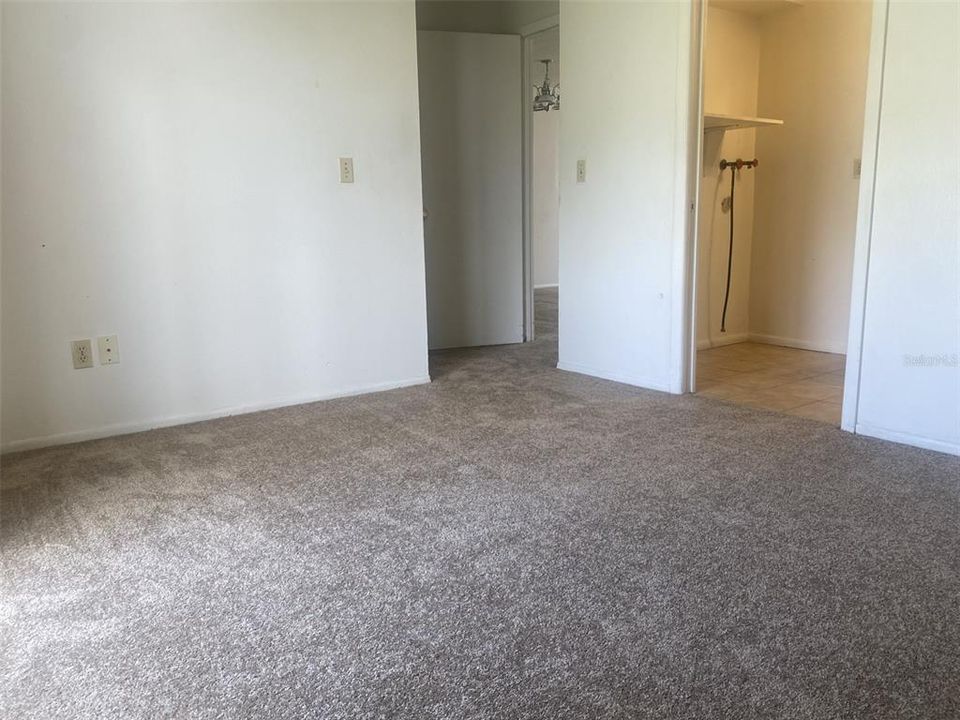 For Sale: $169,900 (2 beds, 2 baths, 875 Square Feet)
