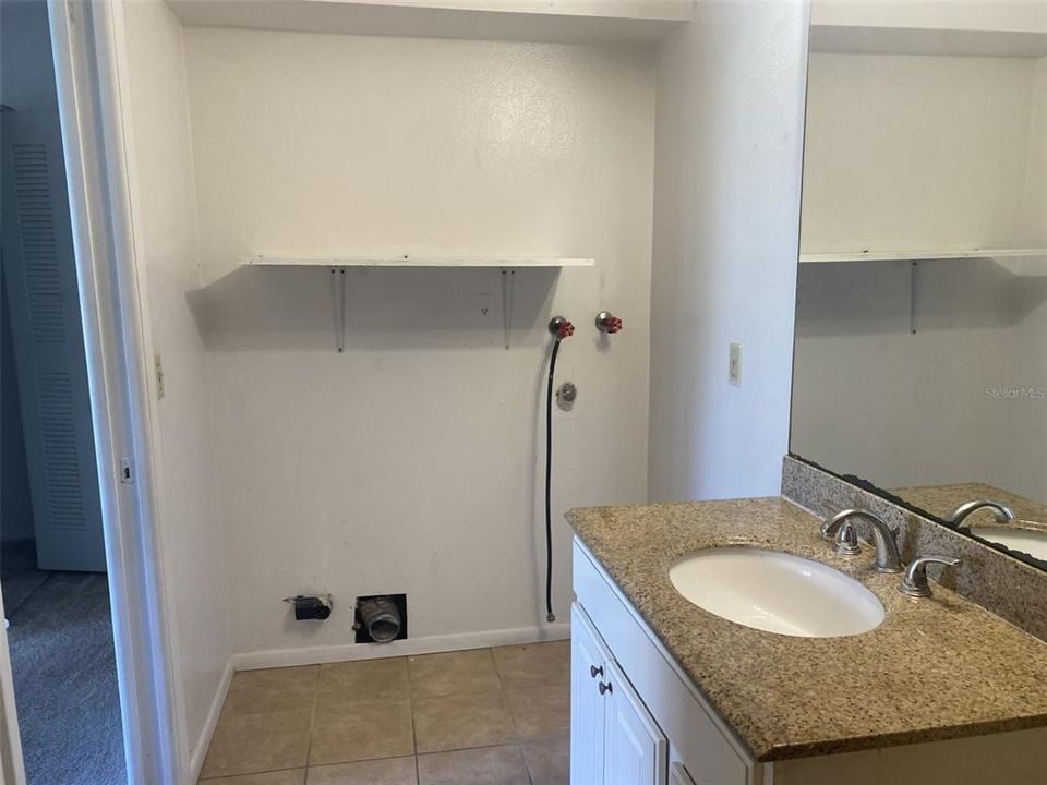 For Sale: $169,900 (2 beds, 2 baths, 875 Square Feet)
