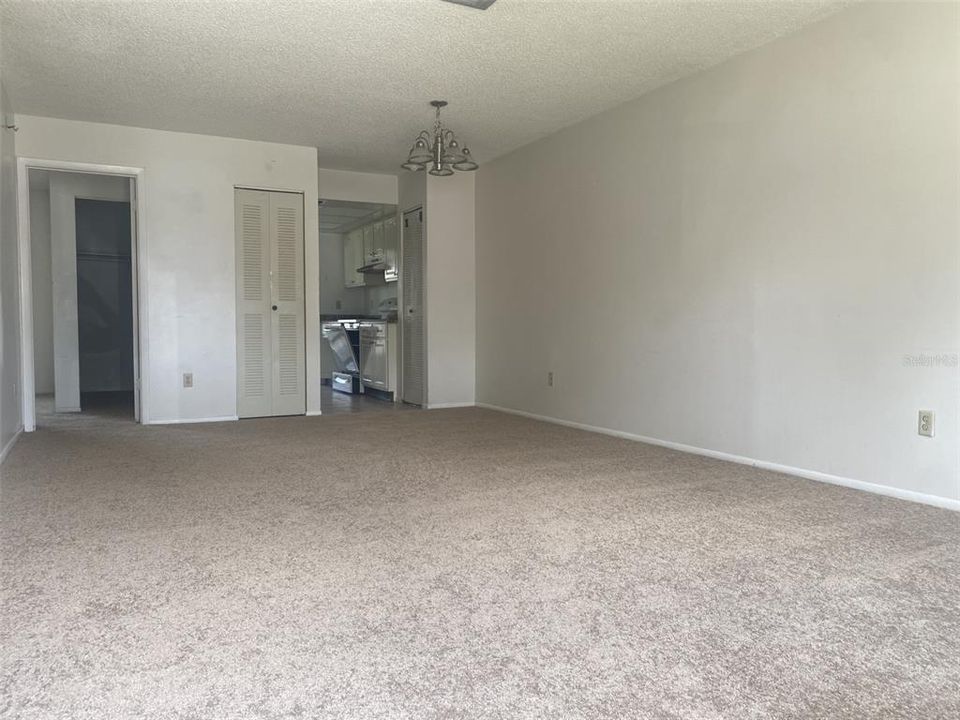 For Sale: $169,900 (2 beds, 2 baths, 875 Square Feet)