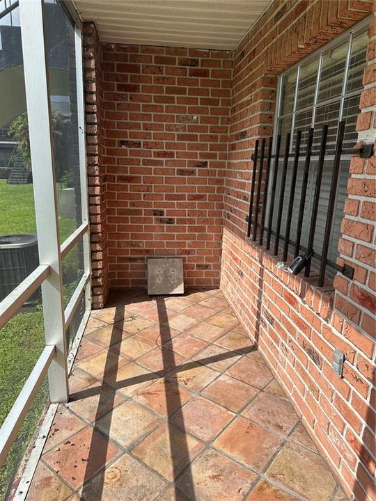 For Rent: $1,200 (1 beds, 1 baths, 650 Square Feet)