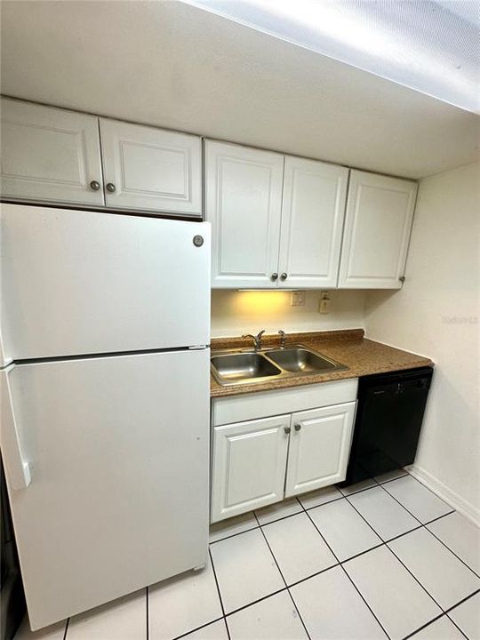 For Rent: $1,200 (1 beds, 1 baths, 650 Square Feet)