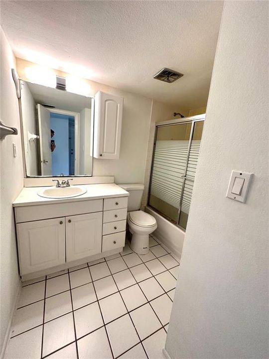 For Rent: $1,200 (1 beds, 1 baths, 650 Square Feet)