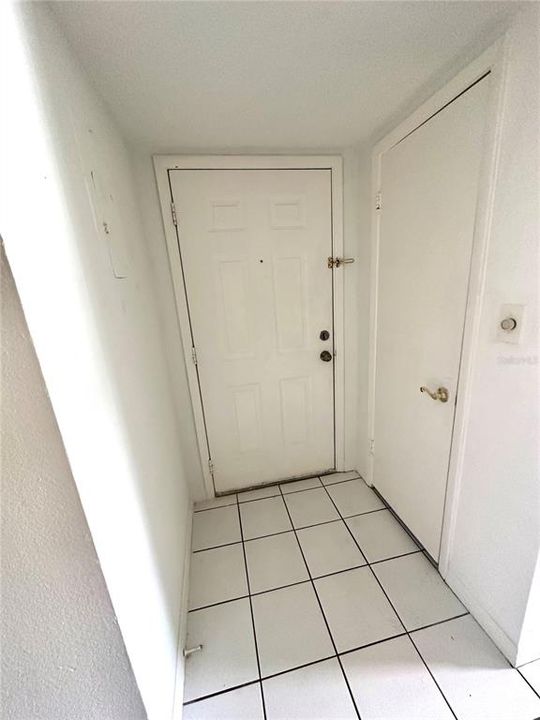 For Rent: $1,200 (1 beds, 1 baths, 650 Square Feet)