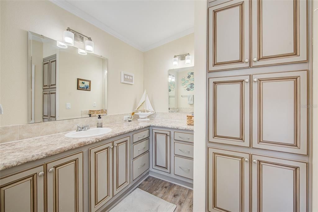 For Sale: $259,900 (3 beds, 2 baths, 1382 Square Feet)
