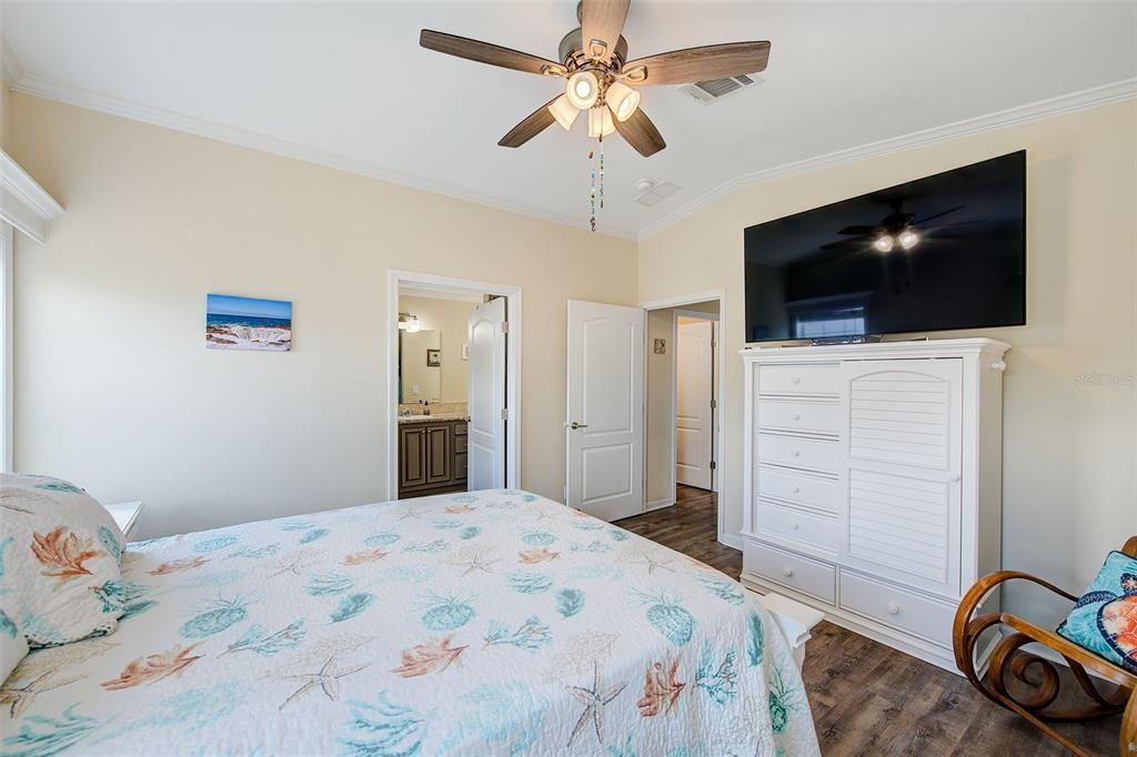 For Sale: $259,900 (3 beds, 2 baths, 1382 Square Feet)