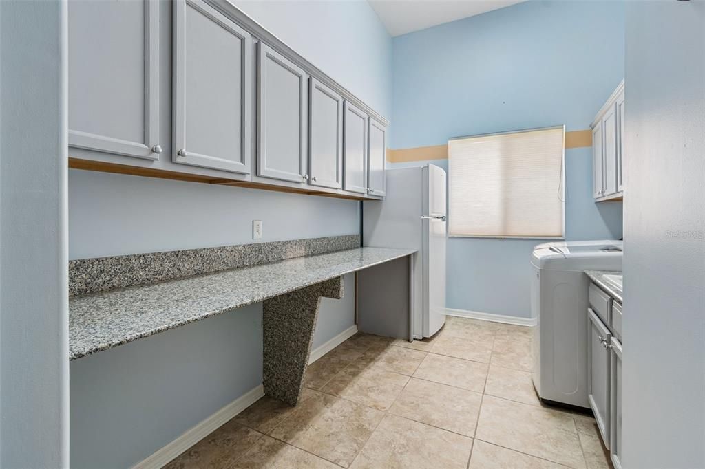 En Venta: $799,000 (4 camas, 3 baños, 3773 Pies cuadrados)