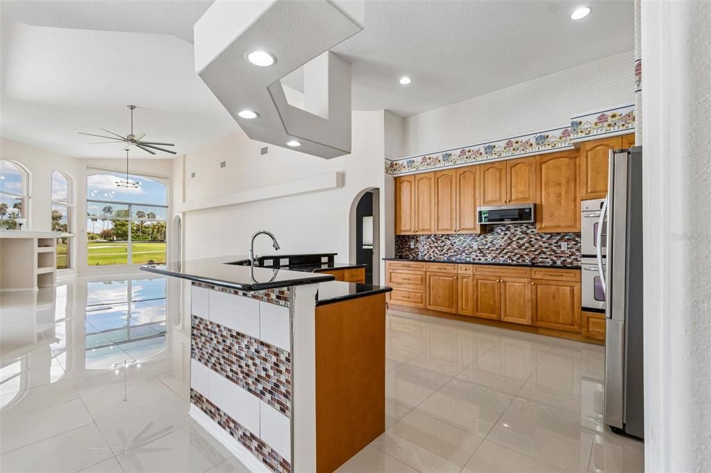 En Venta: $799,000 (4 camas, 3 baños, 3773 Pies cuadrados)