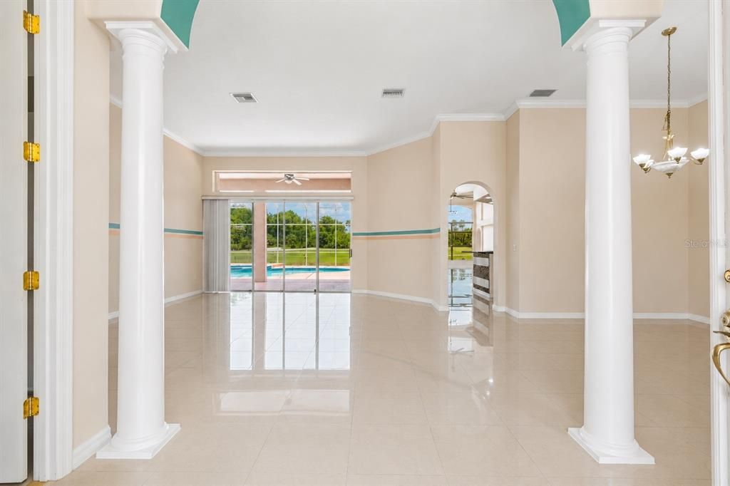 En Venta: $799,000 (4 camas, 3 baños, 3773 Pies cuadrados)