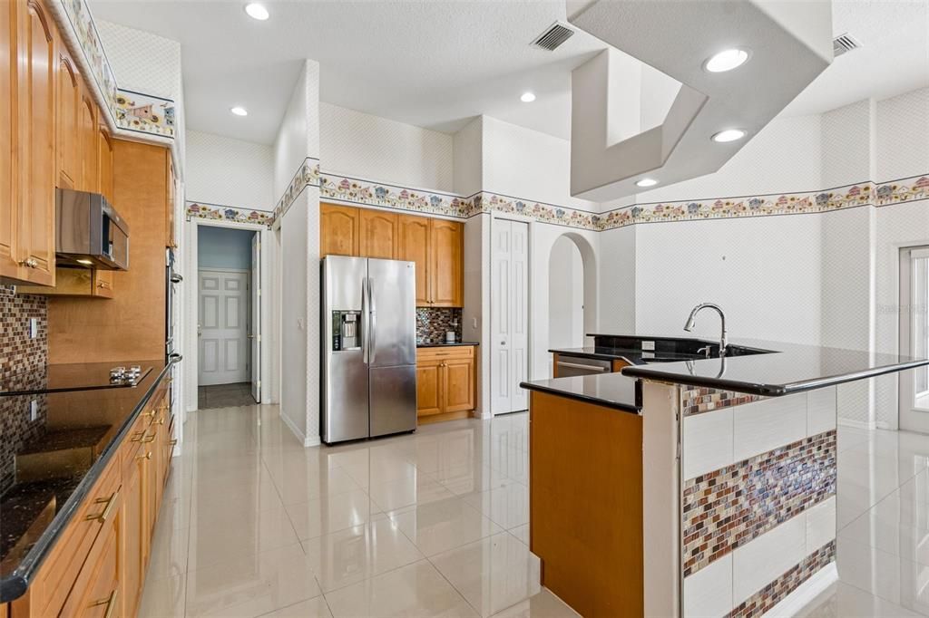 En Venta: $799,000 (4 camas, 3 baños, 3773 Pies cuadrados)
