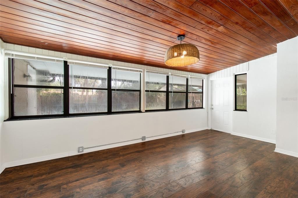 На продажу: $419,000 (3 спален, 2 ванн, 1563 Квадратных фут)