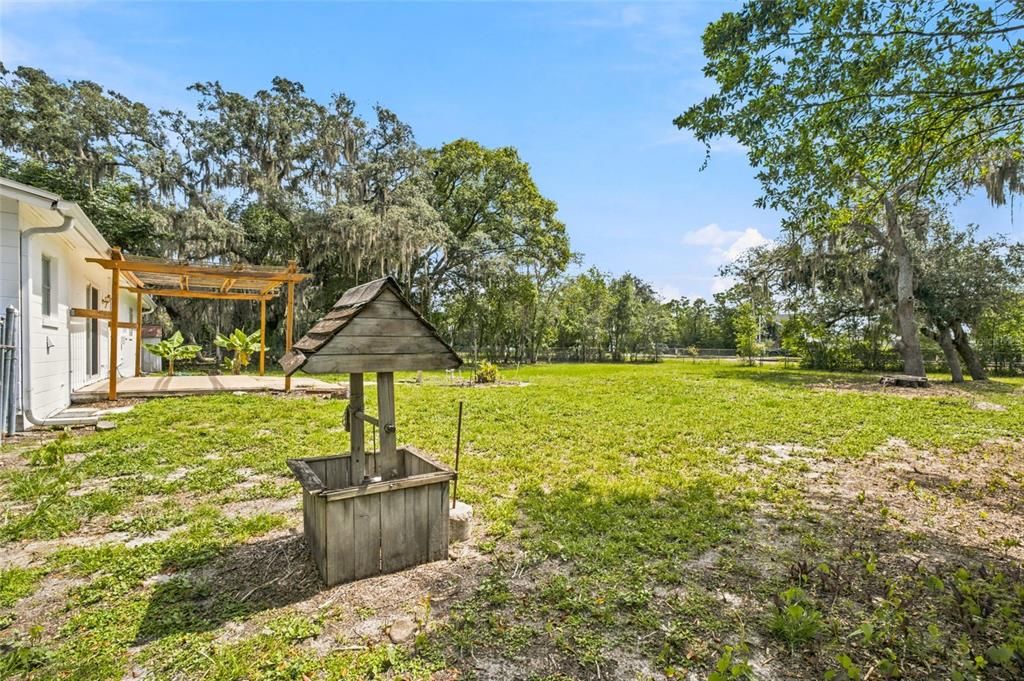 For Sale: $325,000 (2 beds, 1 baths, 920 Square Feet)