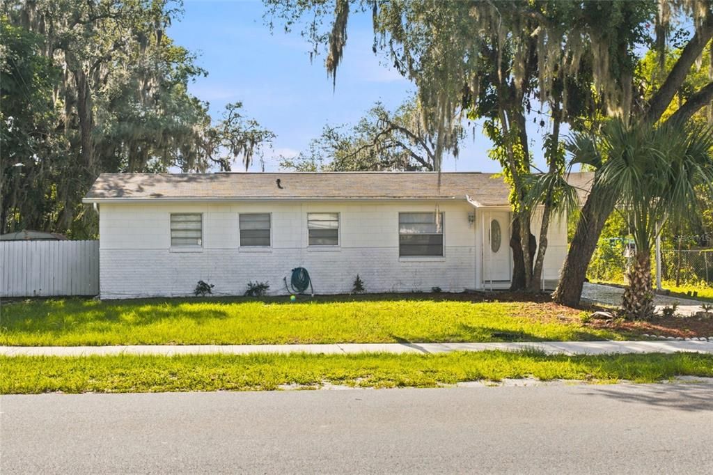 For Sale: $325,000 (2 beds, 1 baths, 920 Square Feet)