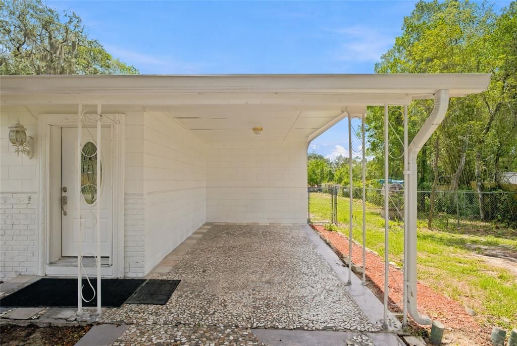 For Sale: $325,000 (2 beds, 1 baths, 920 Square Feet)