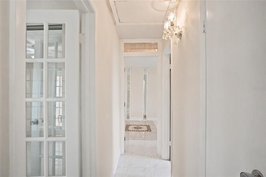 For Sale: $325,000 (2 beds, 1 baths, 920 Square Feet)