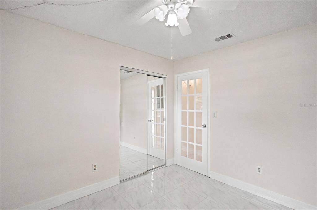 For Sale: $325,000 (2 beds, 1 baths, 920 Square Feet)