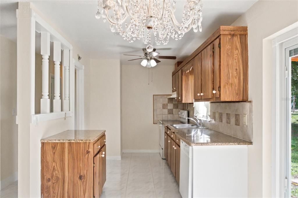 For Sale: $325,000 (2 beds, 1 baths, 920 Square Feet)