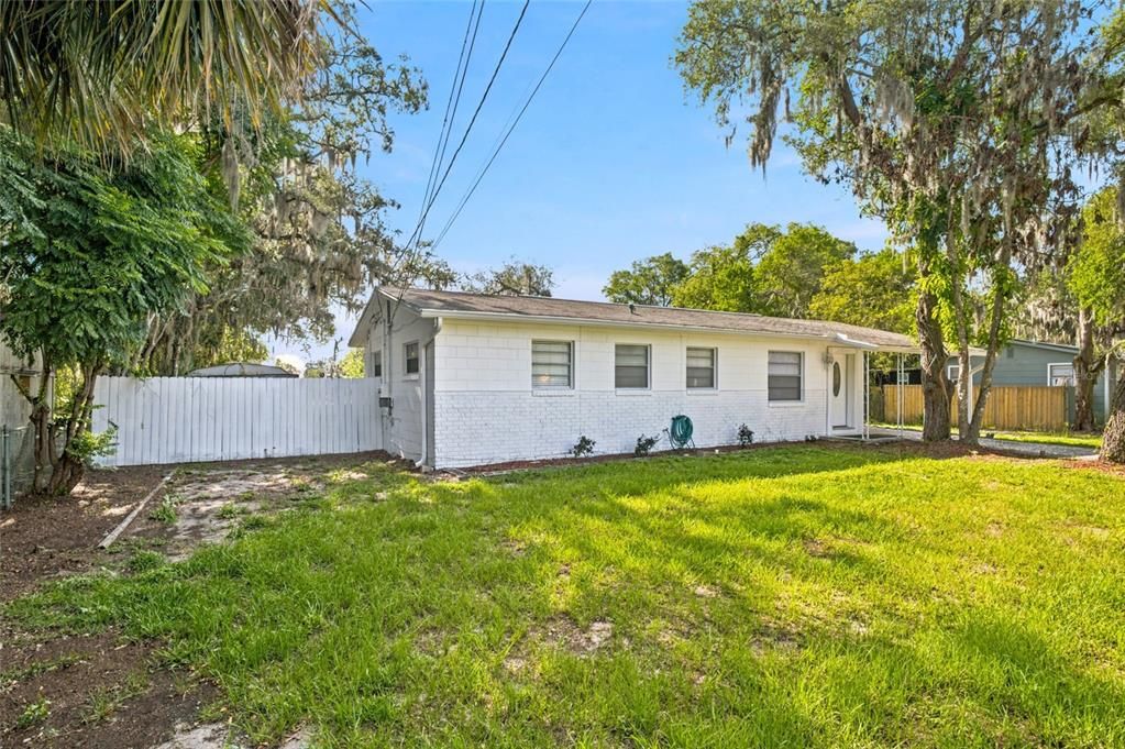 For Sale: $325,000 (2 beds, 1 baths, 920 Square Feet)