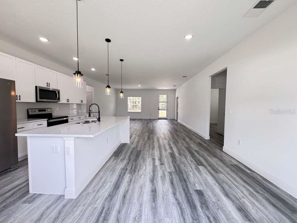 В аренду: $1,995 (4 спален, 2 ванн, 1774 Квадратных фут)
