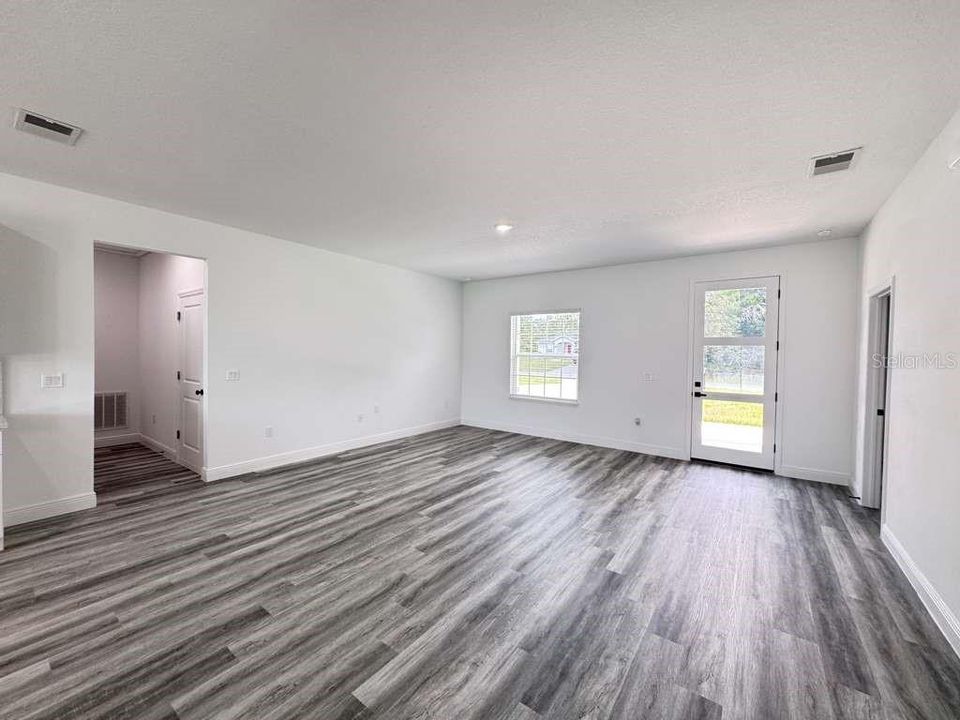 В аренду: $1,995 (4 спален, 2 ванн, 1774 Квадратных фут)