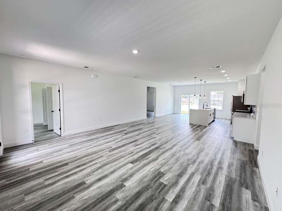 В аренду: $1,995 (4 спален, 2 ванн, 1774 Квадратных фут)