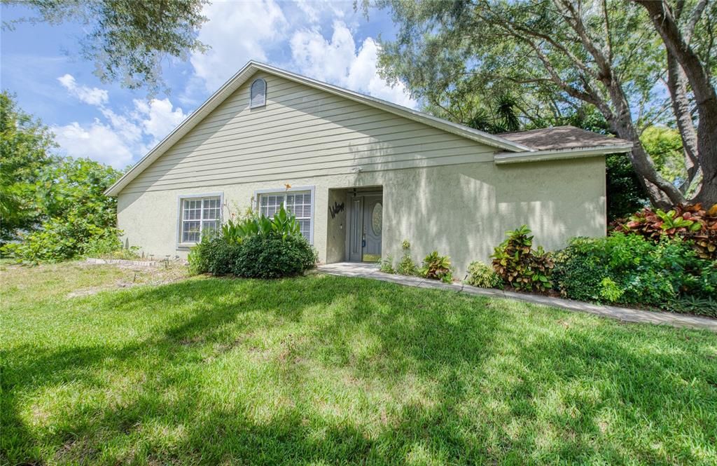 For Rent: $2,350 (3 beds, 2 baths, 1410 Square Feet)