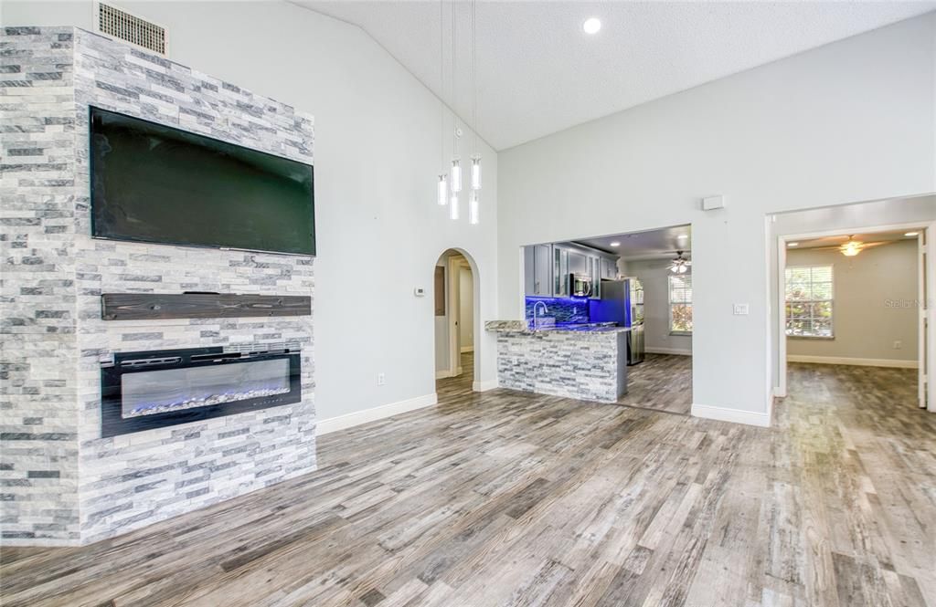 For Rent: $2,350 (3 beds, 2 baths, 1410 Square Feet)
