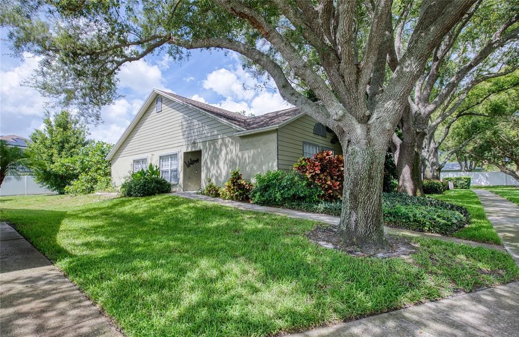 For Rent: $2,350 (3 beds, 2 baths, 1410 Square Feet)