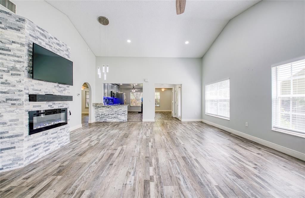 For Rent: $2,350 (3 beds, 2 baths, 1410 Square Feet)