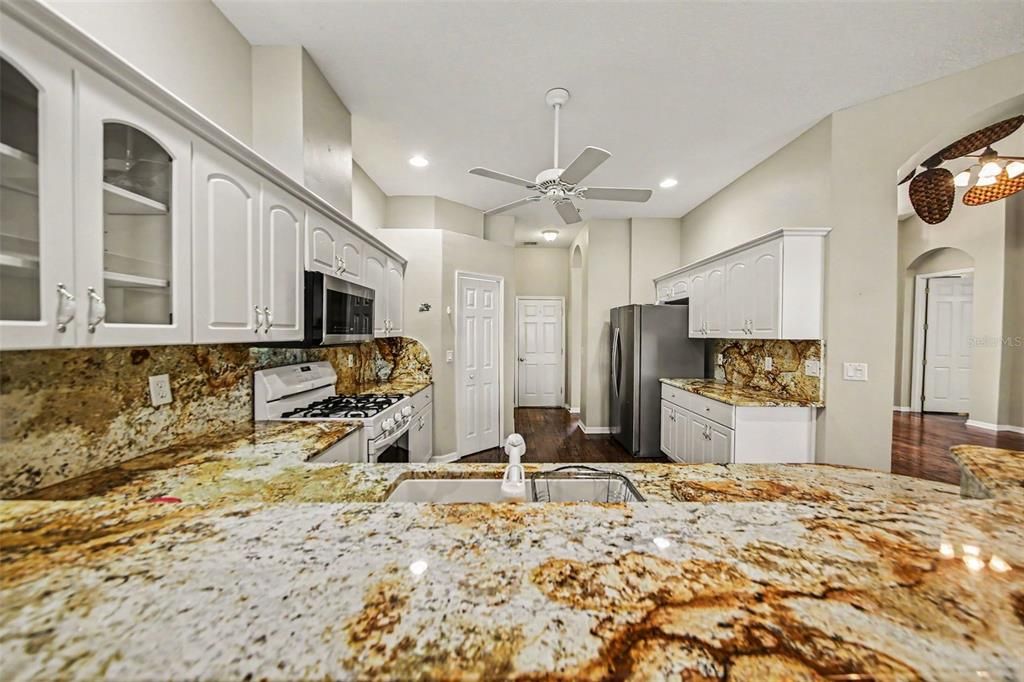 For Sale: $379,900 (3 beds, 2 baths, 2386 Square Feet)