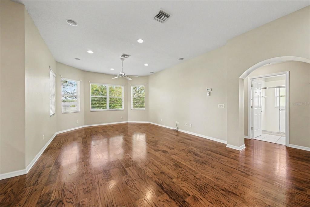 For Sale: $379,900 (3 beds, 2 baths, 2386 Square Feet)