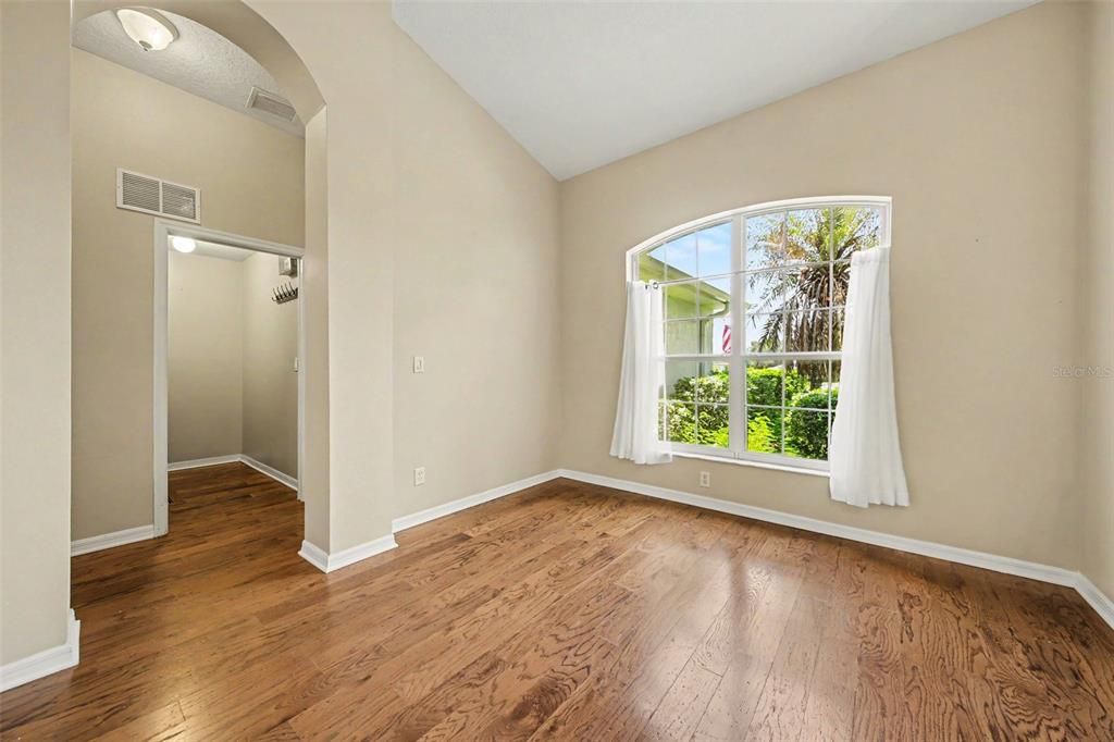 For Sale: $379,900 (3 beds, 2 baths, 2386 Square Feet)
