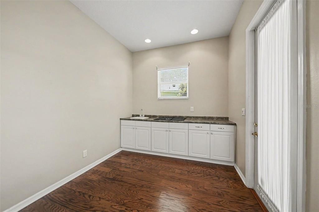 For Sale: $379,900 (3 beds, 2 baths, 2386 Square Feet)
