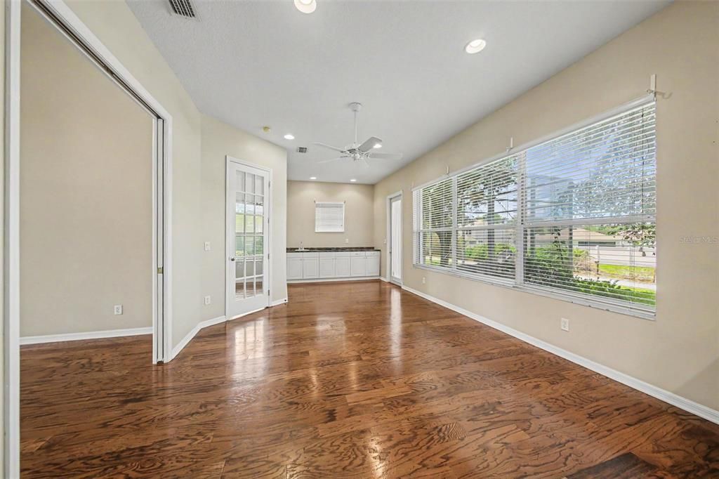 For Sale: $379,900 (3 beds, 2 baths, 2386 Square Feet)