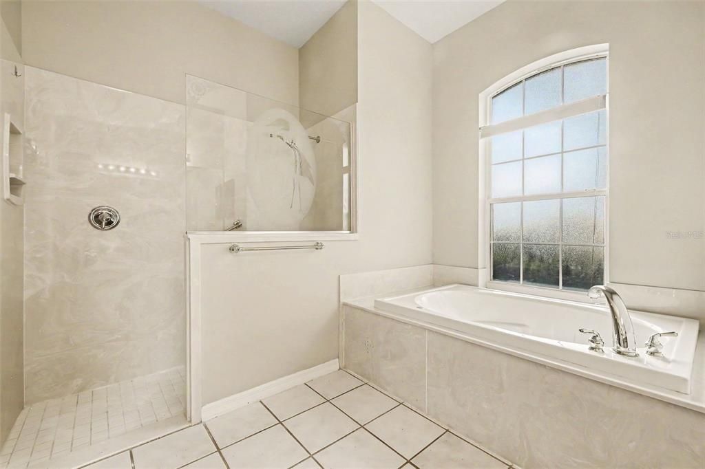 For Sale: $379,900 (3 beds, 2 baths, 2386 Square Feet)