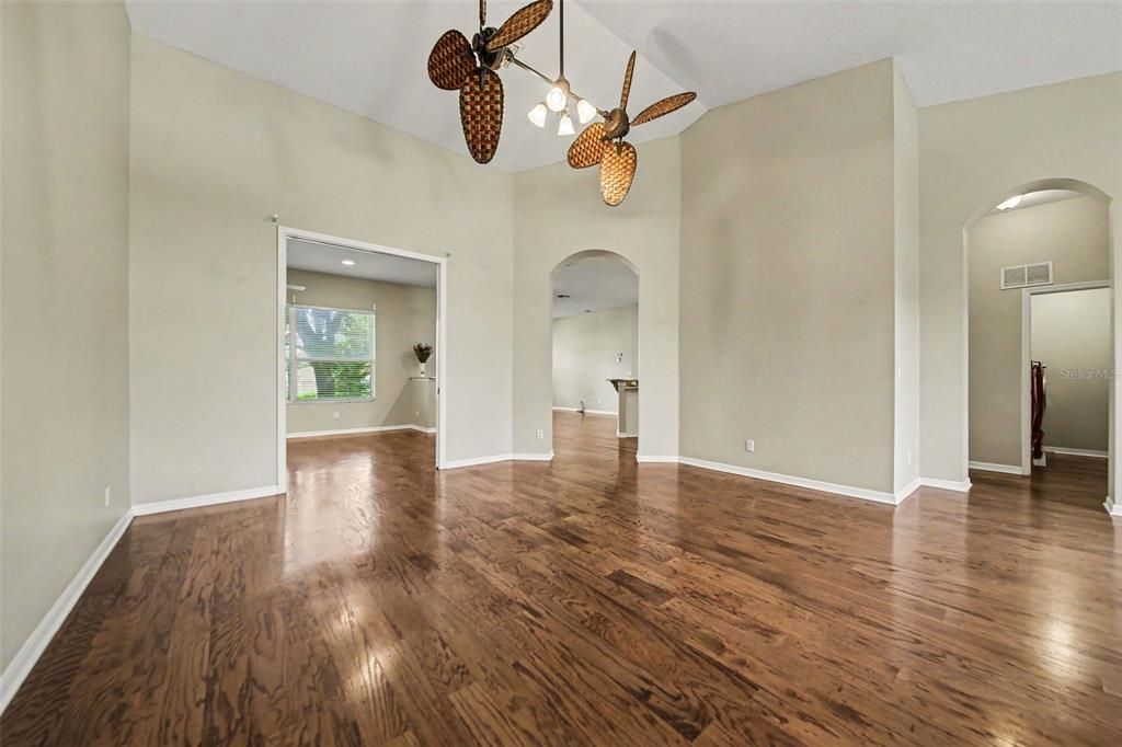 For Sale: $379,900 (3 beds, 2 baths, 2386 Square Feet)