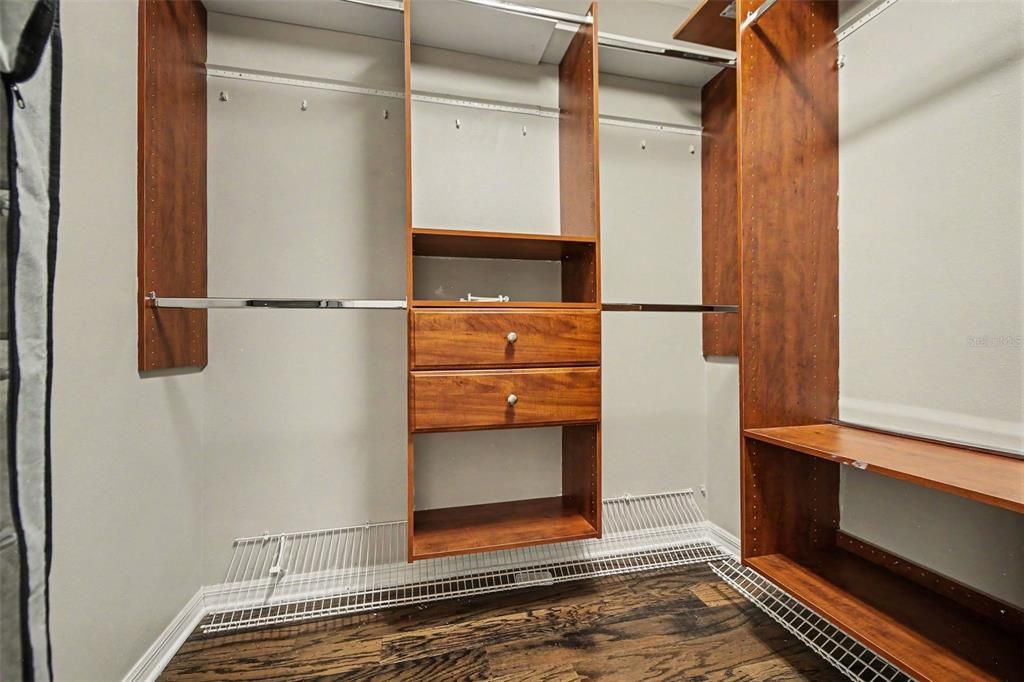 For Sale: $379,900 (3 beds, 2 baths, 2386 Square Feet)