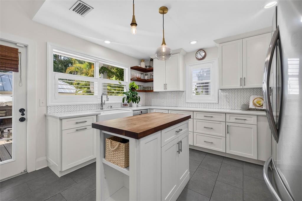 For Sale: $1,495,000 (4 beds, 3 baths, 2904 Square Feet)