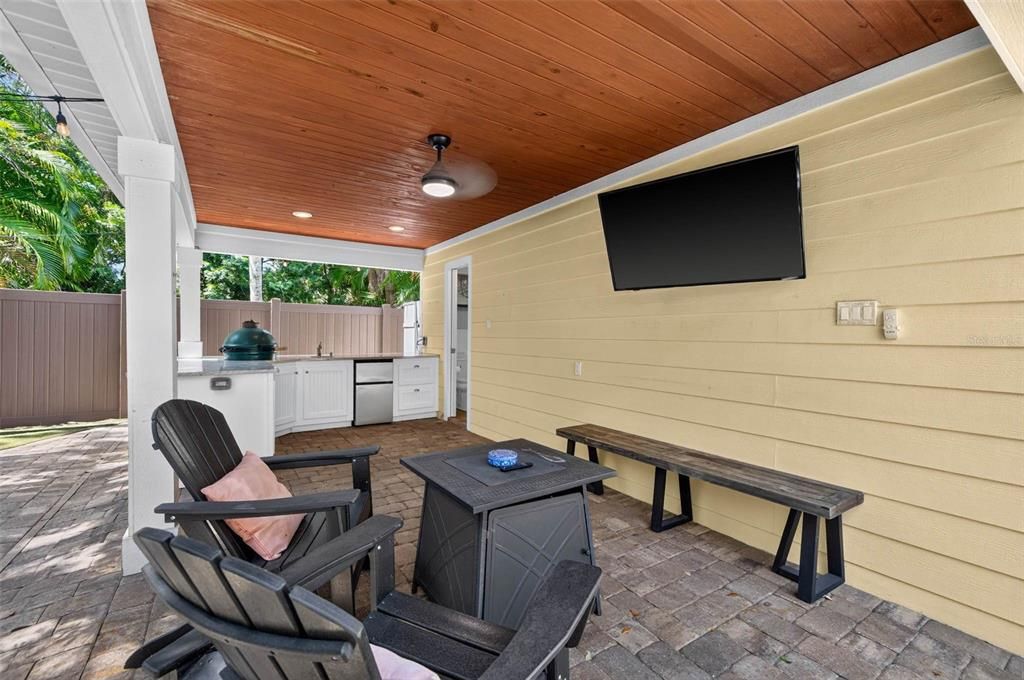 For Sale: $1,495,000 (4 beds, 3 baths, 2904 Square Feet)