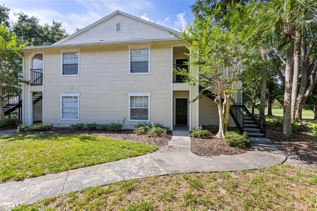 For Sale: $199,000 (2 beds, 2 baths, 934 Square Feet)