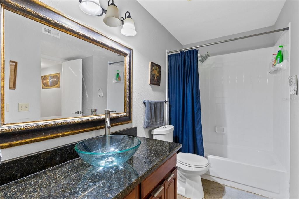For Sale: $199,000 (2 beds, 2 baths, 934 Square Feet)