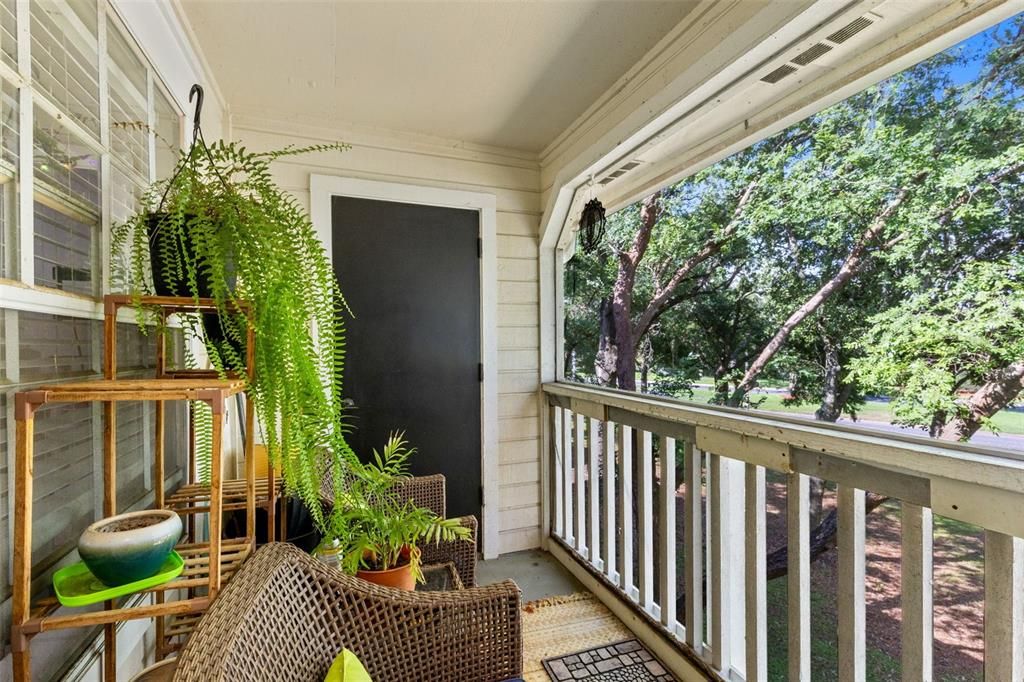 For Sale: $199,000 (2 beds, 2 baths, 934 Square Feet)