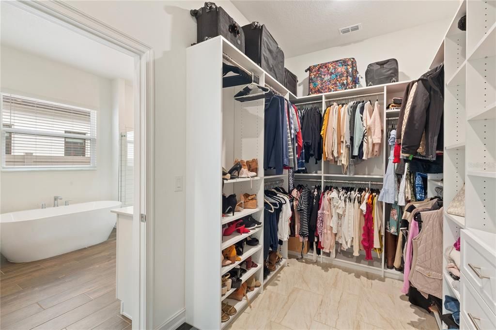 En Renta: $3,400 (4 camas, 3 baños, 2640 Pies cuadrados)