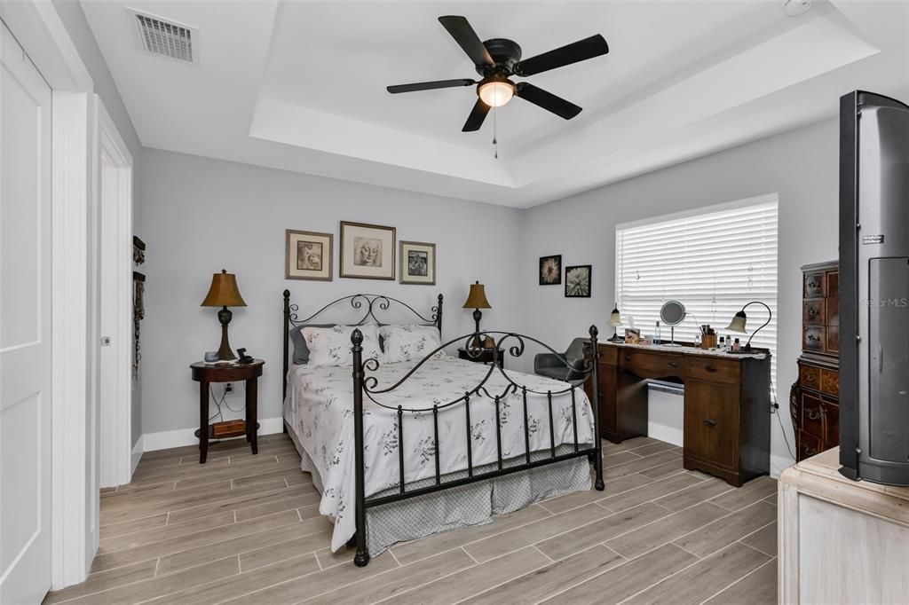 For Sale: $569,000 (6 beds, 0 baths, 2488 Square Feet)