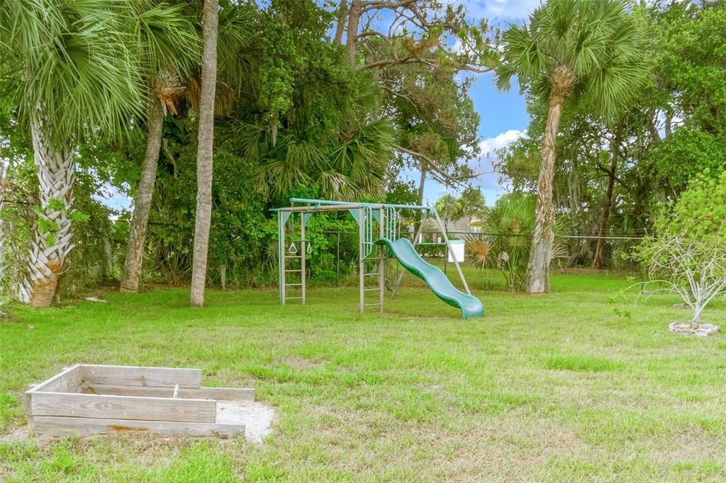 For Sale: $115,000 (2 beds, 1 baths, 798 Square Feet)